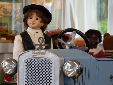 Tretauto Naether mit Steiff-Puppe