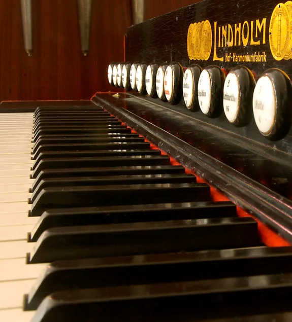 Lindholm-Harmonium in der ständigen Ausstellung des Museums der Stadt Borna