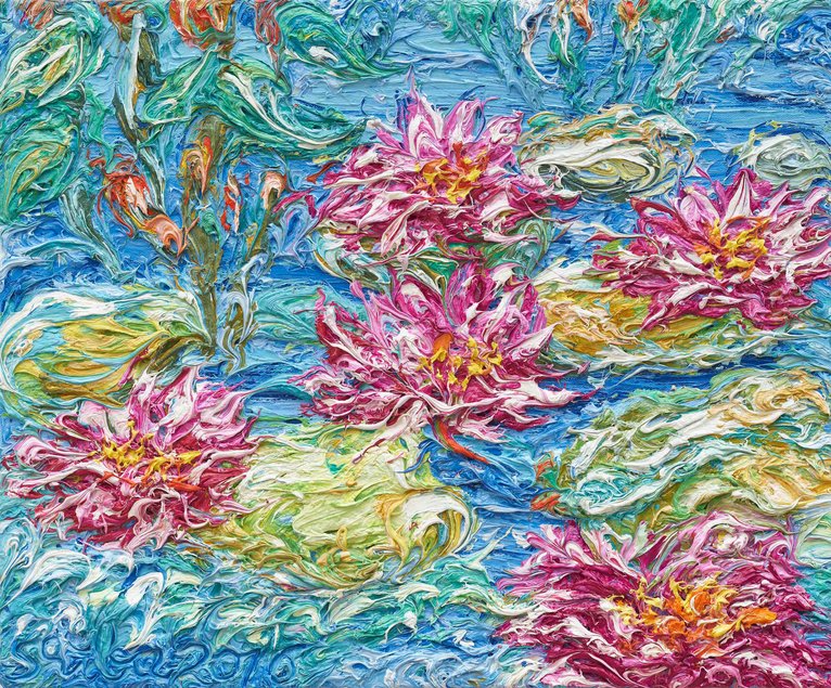 Foto eines farbenfrohes Gemäldes mit großen, rosafarbenen Seerosenblüten auf blauer Wasseroberfläche