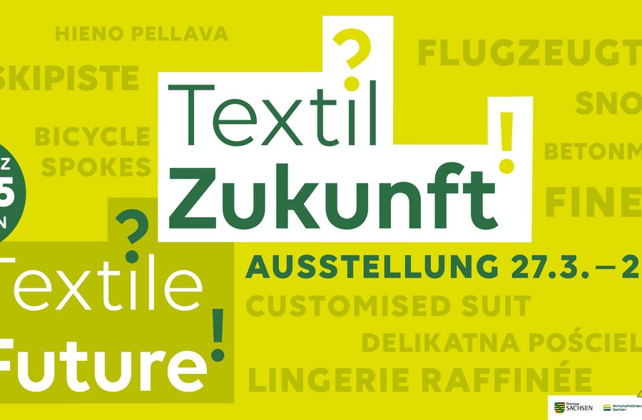 Grünes Plakat mit fliegendem Teppich und dem Ausstellungsnamen