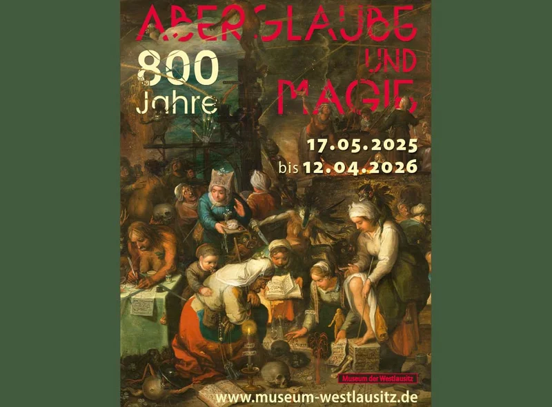 Das Plakat zeigt den Titel '800 Jahre Aberglaube und Magie' in roter Schrift vor einem historischen Gemälde, auf dem mehrere Personen in einer Szene mit Büchern, Kerzen und rituellen Gegenständen dargestellt sind.