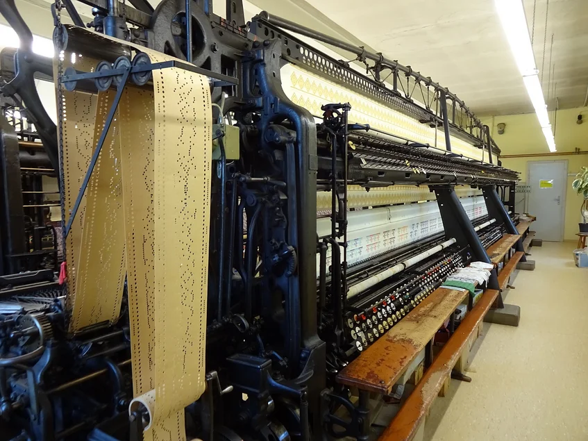 Stickmaschine mit Lochkartensteuerung