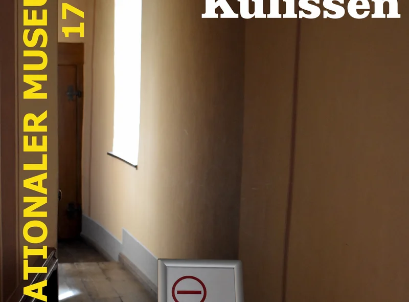 Veranstaltungsplakat mit dem Foto eines historischen Ganges, in dem das Schild "Kein Durchgang / No entry" steht.