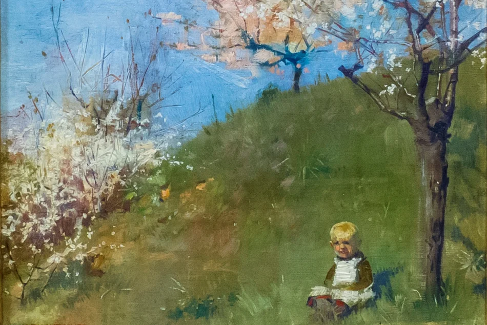 Gemälde eines auf einer Wiese unter einem Baum sitzenden Kindes. An dem Baum zeigen sich erste weiße Blüten.