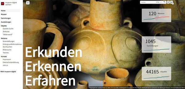 Screenshot museum-digital:sachsen Startseite des Online-Portals Sachsen.museum-digital.de, linkerhand ein Menübaum, zentral die Abbildung mehrerer alter keramischer Vasen und Krüge, darüber Angaben zur Anzahl der publizierten Museen, Sammlungen und Objekte