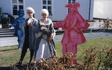 Lessing und Neuberin im Vorgarten