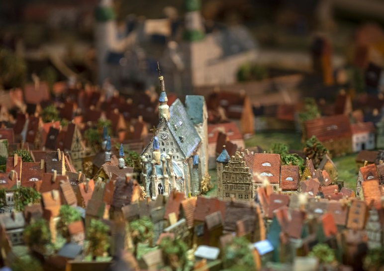 Das Foto zeigt eine Detailansicht des Stadtmodells im Stadt- und Bergbaumuseums Freiberg.