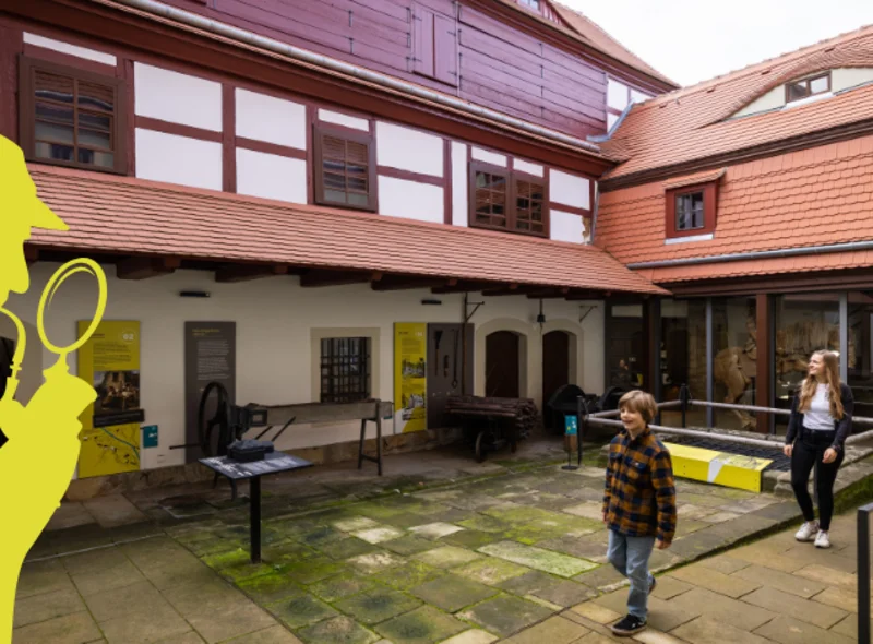 Familie im Innenhof des LOHGERBER MUSEUM & GALERIE Dippoldiswalde
