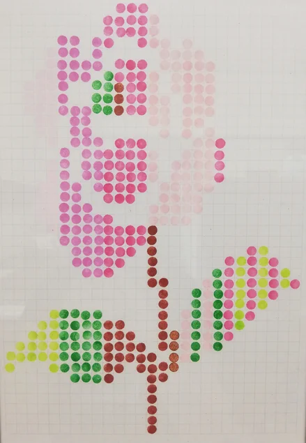 Grundschulangebot „Junge Designer im Museum“ Muster einer aus einzelnen Punkten gedruckten Blume