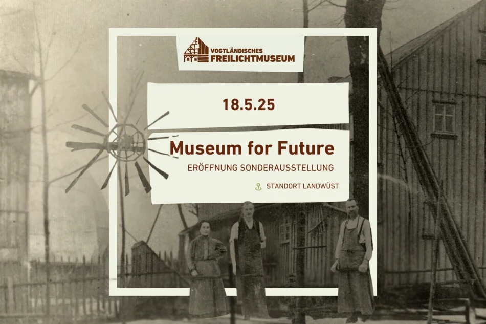 Ausstellungsplakat Plakatmotiv ist ein historisches Foto zweier Bauern und einer Bäuerin vor einer großen Scheune. Außerdem stehen Ausstellungstitel, -laufzeit und -ort auf dem Plakat.