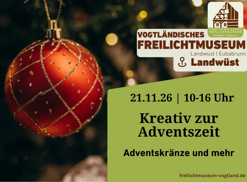 Rote verzierte Christbaumkugel auf der linken Seite, auf der rechten Seite Titel und Datum der Veranstaltung