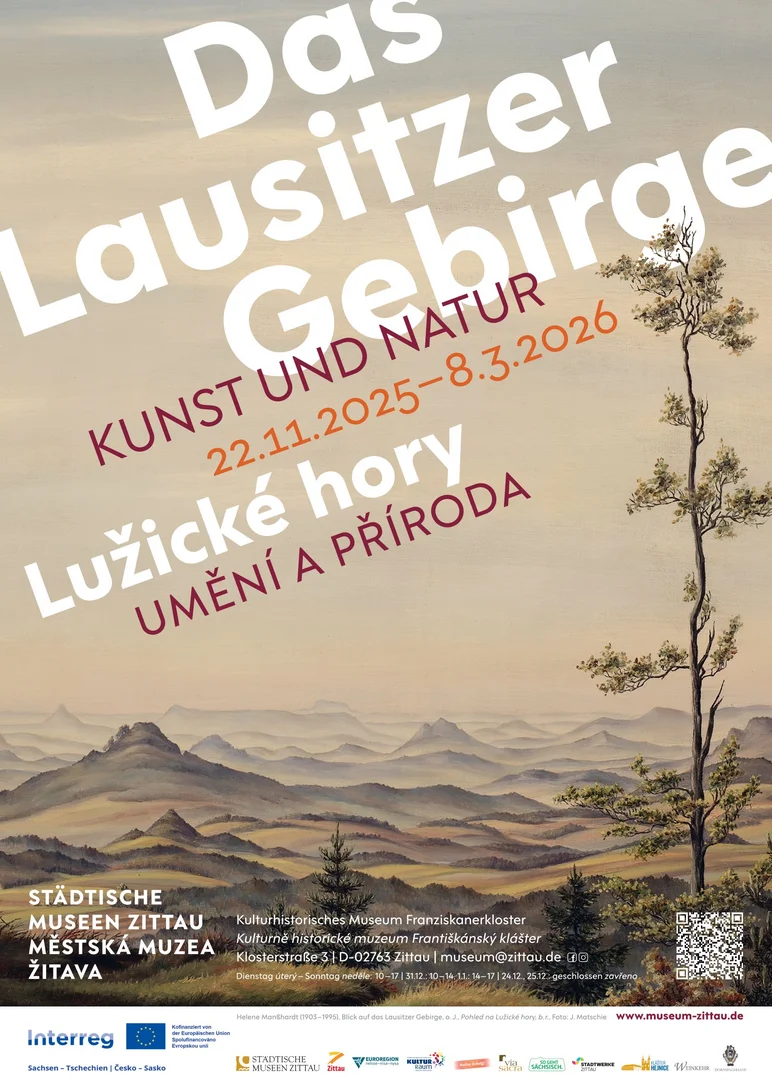 Plakat der Ausstellung "Das Lausitzer Gebirge. Kunst und Natur". Alle Informationen zur Ausstellung sind mit einer Landschaftsansicht hinterlegt, die weit über kegelartige Hügel ins Land schweift.