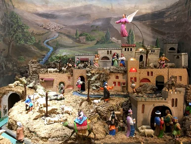 Heimatberg einer biblischen Szene mit darüber schwebendem Engel