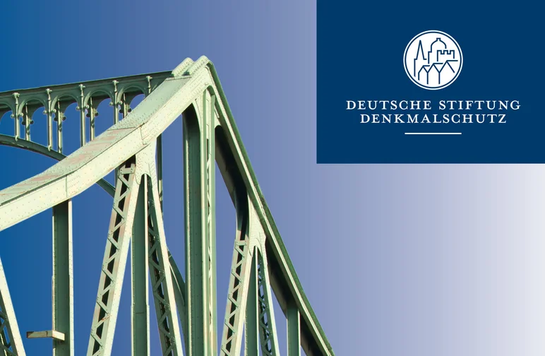 Plakat für den Tag des offenen Denkmals 2026 mit Foto der Glienicker Brücke, darunter die URL denkmalschutz.de/netzwerke