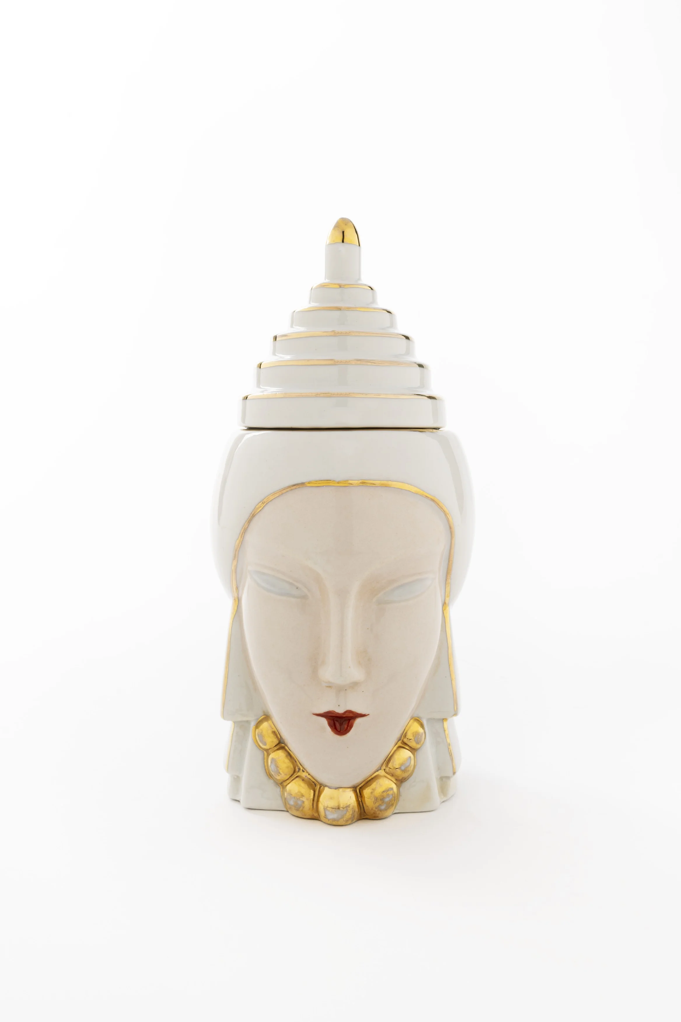 Dose in Form eines Kopfes, Fa. Robj, Paris, 1920er Jahre, handbemaltes Porzellan Weiße Porzellandose in Form eines Frauenkopfes mit spitzem Hut und Goldkette