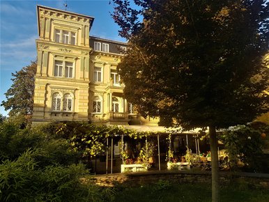 Austelvilla mit Raritätensammlung