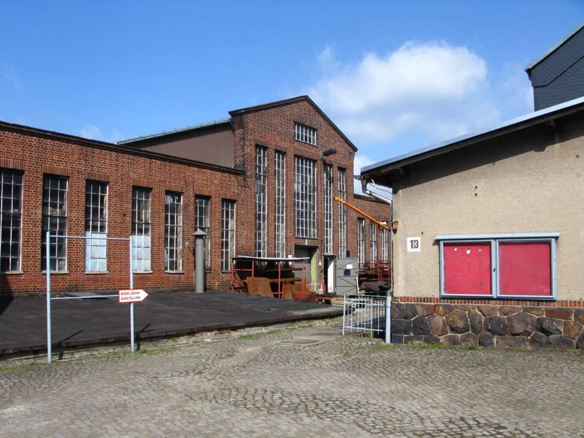 Fassade des Werkstattgebäudes