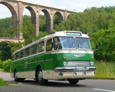 Ikarus 55 an der Göhrener Brücke Das Bild zeigt den Oldtimerbus Ikarus 55 an der Göhrener Brücke.