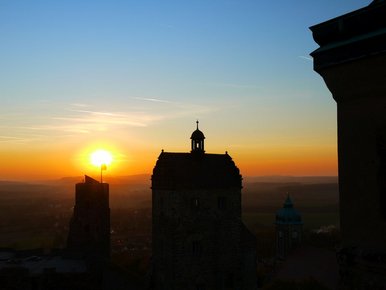 Sonnenuntergang über dem Siebenspitzenturm