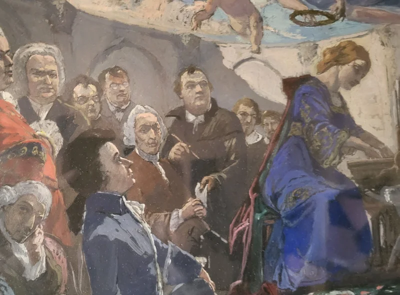 Historisch gekleidete Männer, unter ihnen Mozart und Bach, schauen einer in Blau gekleideten Frau beim Klavierspielen zu.