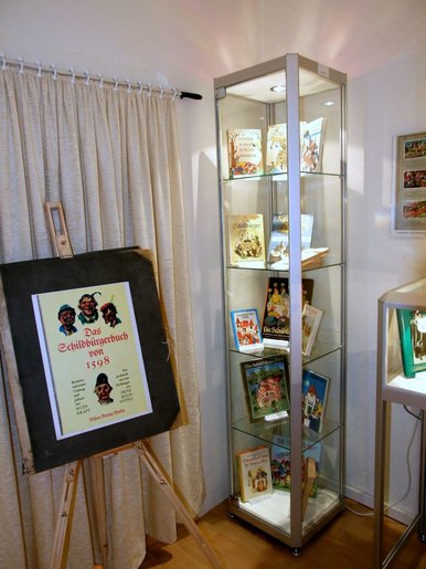 Ausstellungsraum Bücher - Sammlung von Schildbürgerbüchern