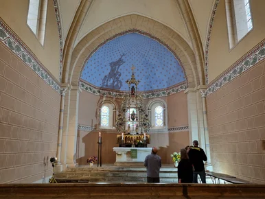 Chor und Apsis der Nikolaikirche Dippoldiswalde nach der Restaurierung Blick in Richtung Chor und Apsis der spätromanisch-frühgotischen Basilika St. Nikolai in Dippoldiswalde