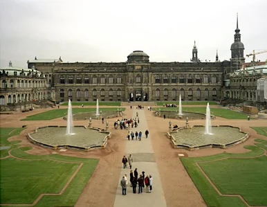 Innenhof Zwinger, Blick auf die Sempergalerie