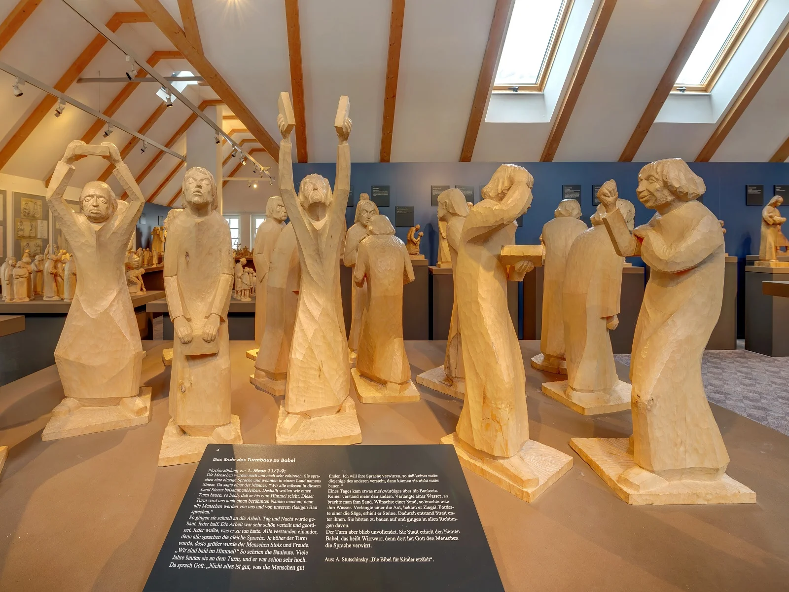 Schnitzausstellung Galerie 'Die Hütte' innen