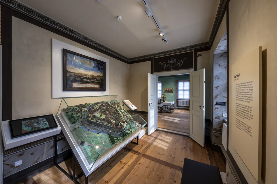 Einblick in den Ausstellungsbereich „Stadtgeschichte“ Das Foto zeigt einen Blick in den Ausstellungsbereich „Stadtgeschichte“ des Lohgerber Museums Dippoldiswalde.
