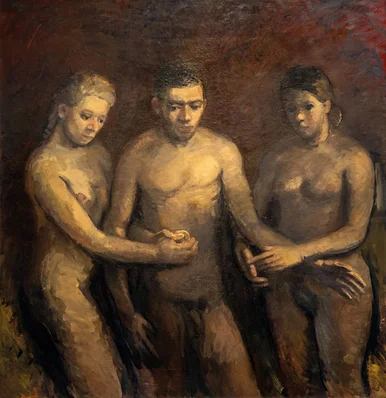 Drei entkleidete Personen. Ein junger Mann steht zwischen zwei Frauen. Die Frauen umklammern die Arme des Mannes.