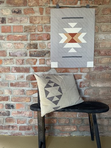 Quilt und Patchwork Ein Kissen und ein Wandbehang in Quilt und Patchworktechnik gefertigt