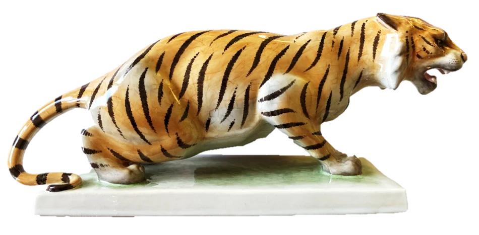 Porzellan-Figur eines fauchenden Tigers