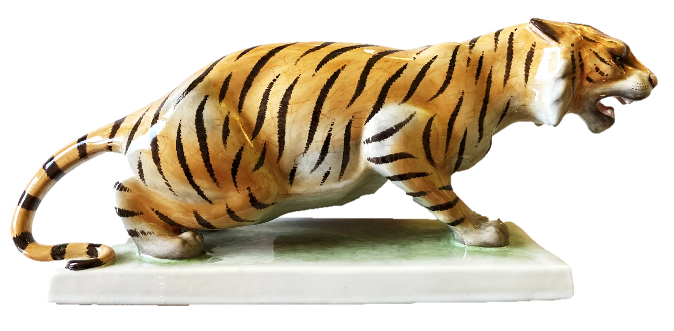 Porzellan-Figur eines fauchenden Tigers