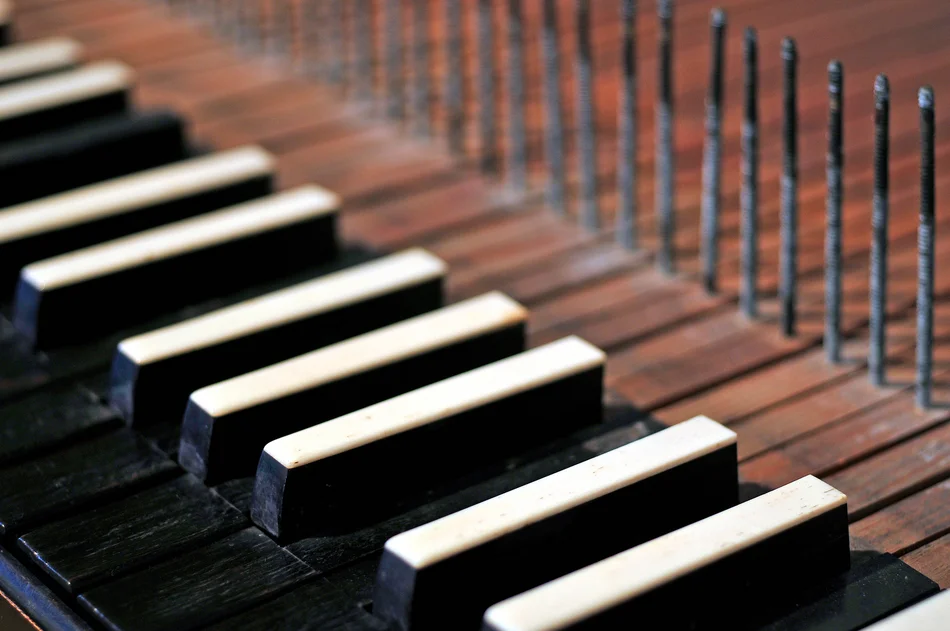 Detail der alten Orgel Detailaufnahme der Klaviatur