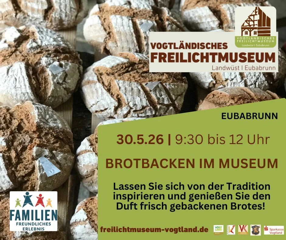 Veranstaltungsplakat Motiv des Plakats zu "Brot backen im Museum" im Freilichtmuseum Eubabrunn ist ein Foto mehrerer frisch gebackener Brote.
