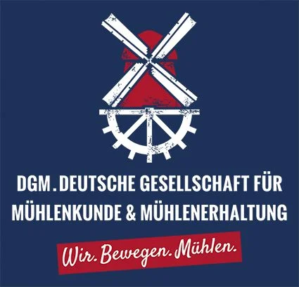 Deutscher Mühlentag Vereinfachte Zeichnung einer Windmühle und eines Wasserrades über dem Schriftzug "Wir bewegen Mühlen"