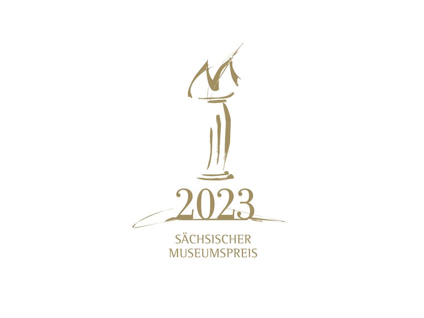 Grafik einer von einer abstrahierten Flamme gekrönten klassizistischen Säule, darunter die Jahreszahl 2023 und die Worte "Sächsischer Museumspreis"