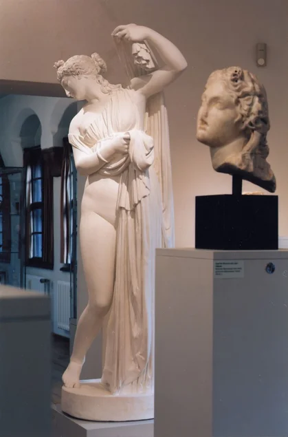 Marmorsaal mit dem Gipsabguss der Statue der Aphrodite Kallipygos