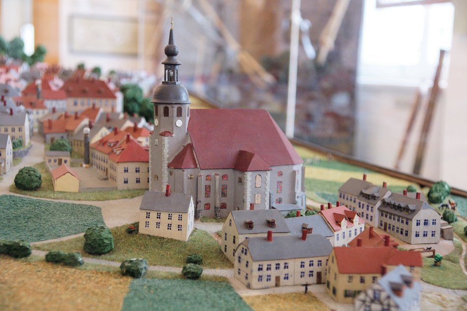 Das Foto zeigt einen Teil des Stadtmodells „Reichenbach um 1740“, welches in der Dauerausstellung des Neuberin-Museums zu sehen ist.