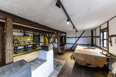 Zurichtstube der Lohgerberwerkstatt Das Foto zeigt einen Blick in die Zurichtstube der Lohgerberwerkstatt im Lohgerber Museum Dippoldiswalde.