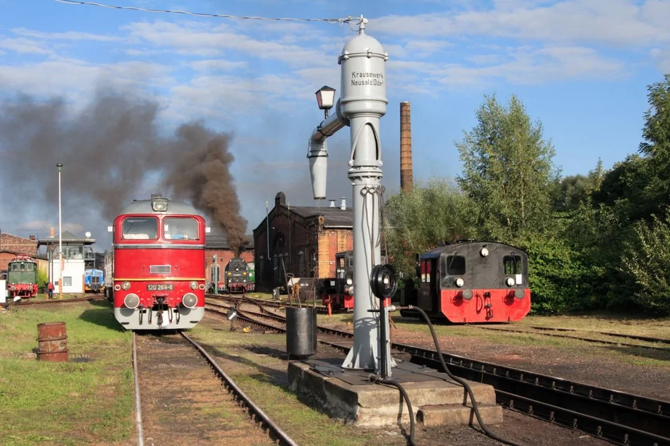 Wasserkran und Diesellokomotiven