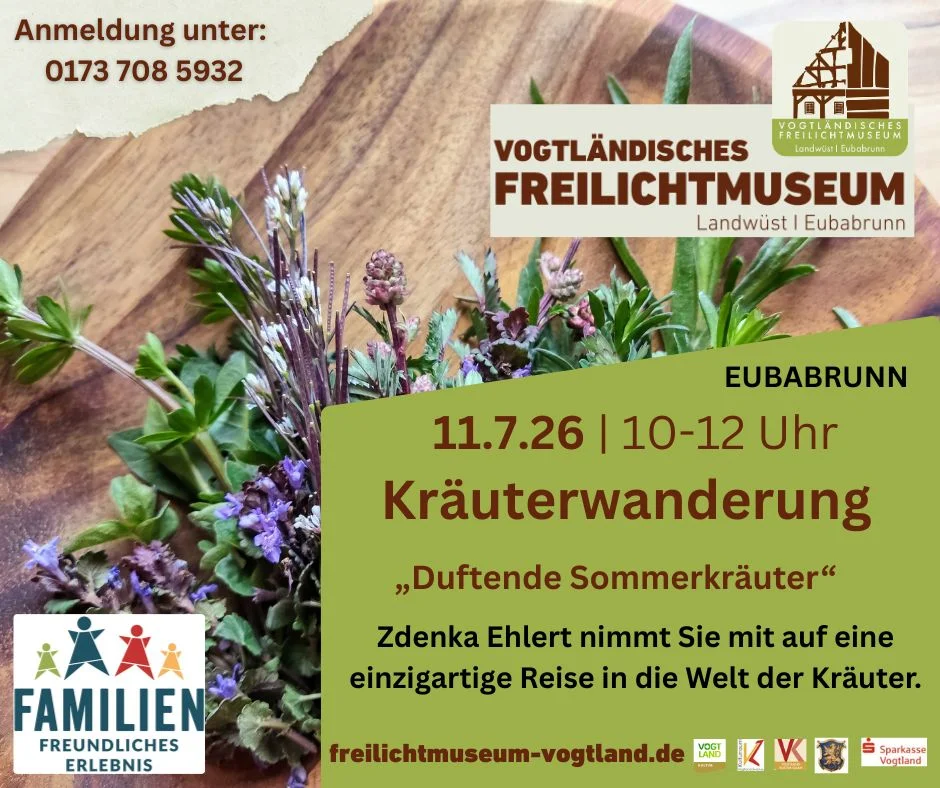 Veranstaltungsplakat Plakatmotiv für die Kräuterwanderung sind Wildkräuter auf einem Schneidbrett.