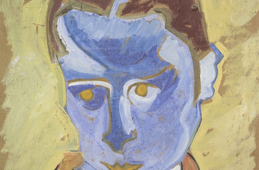 Ein expressionistisches Gemälde zeigt ein Porträt einer Person mit bläulichem Gesicht, leuchtend gelben Augen und einem großen, dunklen Schleifenband im Haar, vor einem gelb-bräunlichen Hintergrund.
