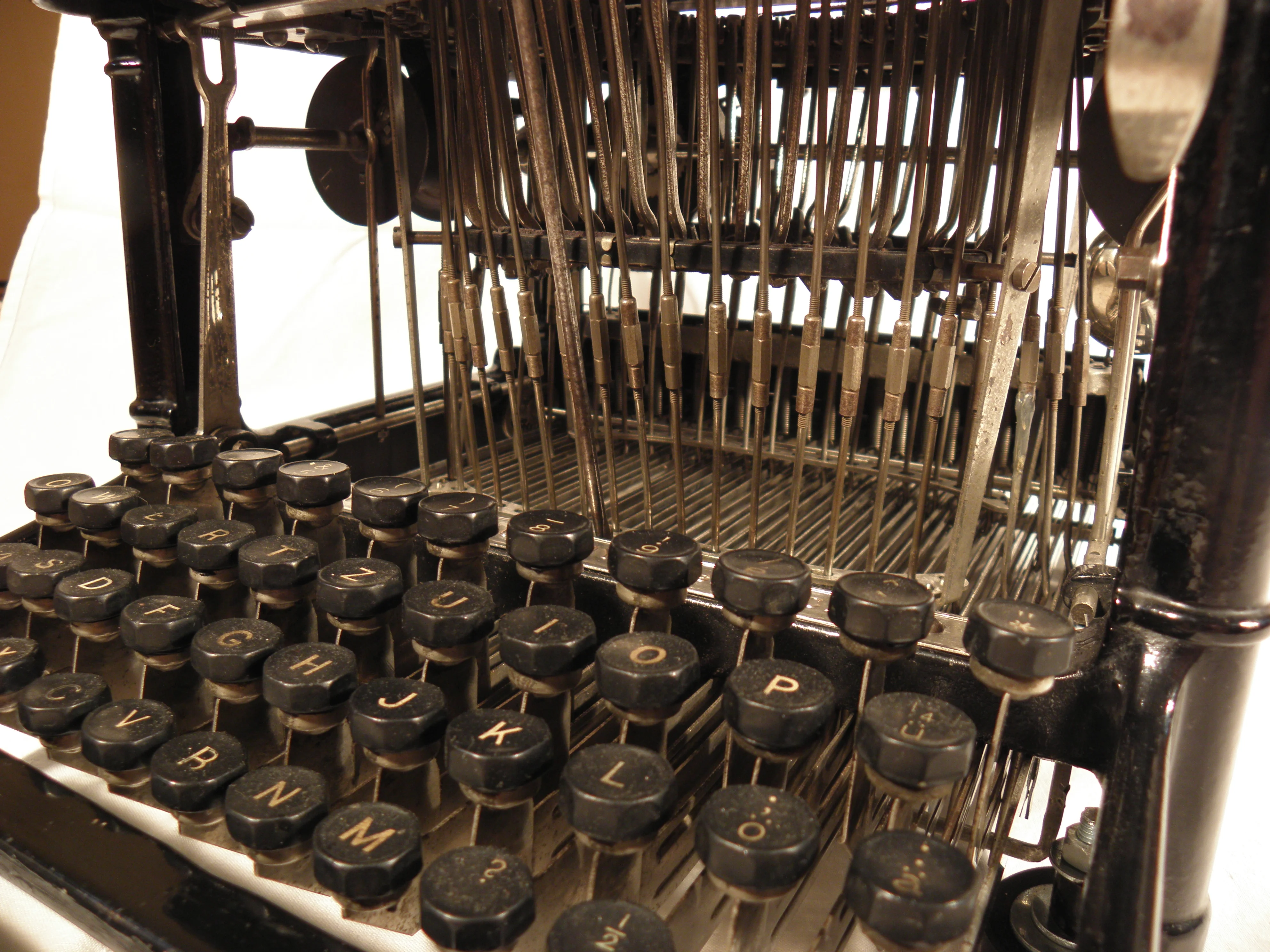 Historische Schreibmaschine Detail einer historischen Schreibmaschine mit Typenhebeln