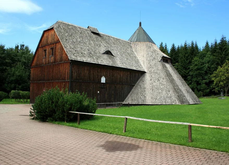 Pferdegöpel im Sommer