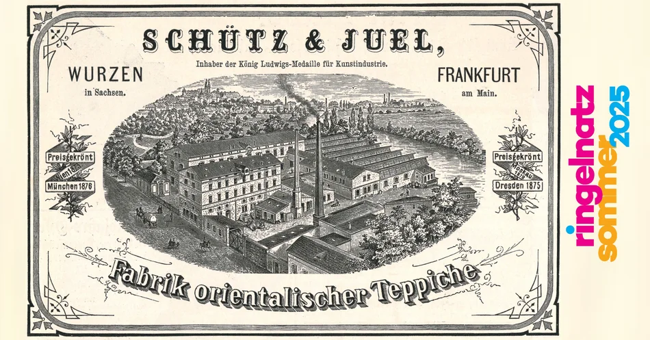 Historisches Werbemittel, auf dem eine Schwarzweißgrafik einer Fabrik zu sehen ist. Darüber und darunter steht: "Schütz & Juel. Wurzen in Sachsen / Frankfurt am Main. Fabrik orientalischer Teppiche".
