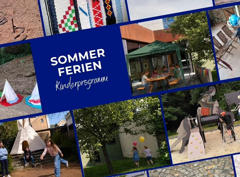 Sommerferien-Programmplakat zeigt spielende Kinder im Karl-May-Haus, im Lapidarium und auf dem Karl-May-Spielplatz.