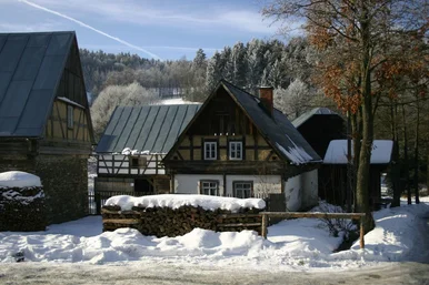 Winteraufnahme des unteren Hofes