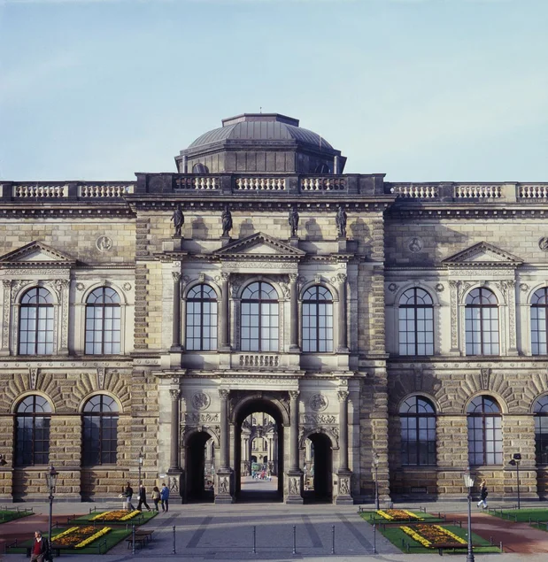 Außenansicht des Semperbaus